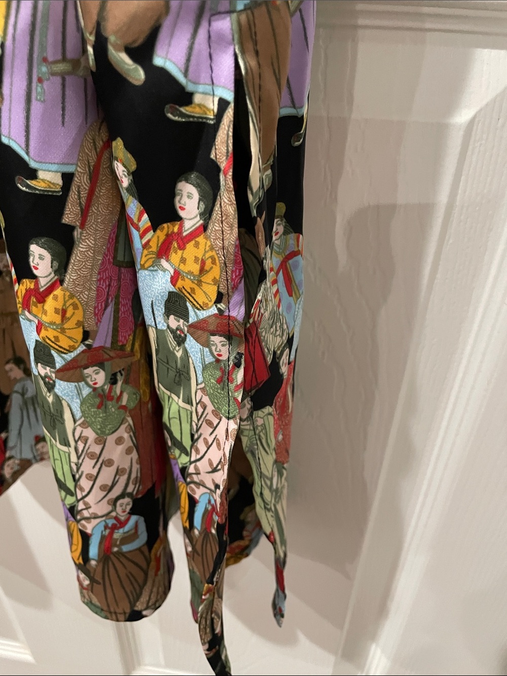 Natori “Crowded City” Dynasty Satin Zip Caftan - Picture 6 of 11